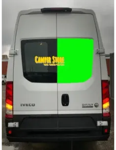 Cristal doble puerta trasera Iveco +2014. Derecha